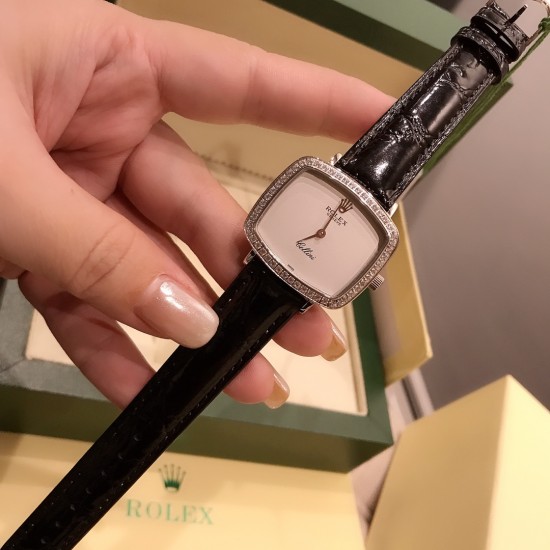 最新劳力士Rolex采用知名经典的设计将它重新呈现,品牌的三方联名创造了一个独特的系列,同时满足了手表和街头爱好者的高要求。尺寸3228mm 进口意大利小牛皮带,腕间流年,诠释你的美,就是如此简单! 最新劳力士Rolex采用知名经典的设计将它重新呈现,品牌的三方联名创造了一个独特的系列,同时满足了手表和街头爱好者的高要求。尺寸3228mm 进口意大利小牛皮带,腕间流年,诠释你的美,就是如此简单!