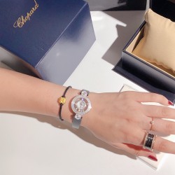 萧邦Chopard，Happy Diamonds 快乐钻系列！瑞士ETA石英机芯，双层蓝宝石玻璃进口表带分别:有鸵鸟纹、原纹、娟丝带可供选择！尺寸约28mm、厚度约7mm