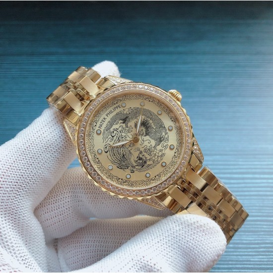 龙凤呈祥 百达翡丽-PATEK PHILIPPE B33 全球限量发售,采用新新一代8002纯进口自动机械机芯,背透雕刻龙凤设计,大方得体,独特风格,全精钢设计,超强防水,可直接佩戴游泳,41mm直径,蓝宝石玻璃镜面,表壳采用真空纳米技术电镀,质感十足,尊贵奢华,这绝对是送亲人 送朋友,送老板的最佳礼物!三杰精致推荐男士瑞士全自动机械腕表,SJ为你精心打造超真实实物图拍摄 龙凤呈祥 百达翡丽-PATEK PHILIPPE B33 全球限量发售,采用新新一代8002纯进口自动机械机芯,背透雕刻龙凤设计,大方得体,独特风格,全精钢设计,超强防水,可直接佩戴游泳,41mm直径,蓝宝石玻璃镜面,表壳采用真空纳米技术电镀,质感十足,尊贵奢华,这绝对是送亲人 送朋友,送老板的最佳礼物!三杰精致推荐男士瑞士全自动机械腕表,SJ为你精心打造超真实实物图拍摄