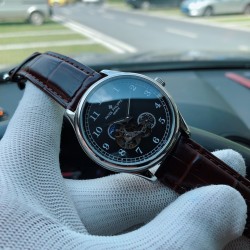 百达翡丽-PATEK PHILIPP L39 新品现代飞轮设计搭载简约两针 尊贵大气～绅士风范，高端矿物质防刮镜面玻璃，配置316L精钢表壳，耐磨316精钢表带/进口小牛皮表带，全自动进口缕空机械机芯     尺寸：42mm10.8mm三杰精致推荐男士机械腕表 SJ为你精心挑选超真实实物图拍摄