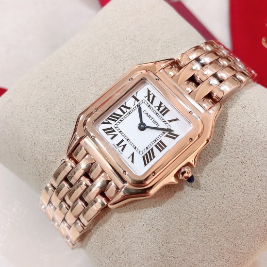 实拍 GF最强女表系列——卡地亚猎豹Panthre de Cartier。华丽而不羁,是Panthre de Cartier猎豹所传达的美学风格。它线条流畅,魅惑动人,柔软服帖于腕间,宛若在肌肤上翩翩起舞。独特的造型彰显成熟优雅、自信动人的女性形象。GF工厂以精湛技艺,原装开模,打造出与正品无异的精美流线表耳,与表壳一体成型。搭载瑞士朗达石英机芯,316L精钢壳套,尺寸:27 x 37毫米,厚度:6毫米,镀银表盘,剑形蓝钢指针,100%三度防水。搭配专柜旅行包装物料。 实拍 GF最强女表系列——卡地亚猎豹Panthre de Cartier。华丽而不羁,是Panthre de Cartier猎豹所传达的美学风格。它线条流畅,魅惑动人,柔软服帖于腕间,宛若在肌肤上翩翩起舞。独特的造型彰显成熟优雅、自信动人的女性形象。GF工厂以精湛技艺,原装开模,打造出与正品无异的精美流线表耳,与表壳一体成型。搭载瑞士朗达石英机芯,316L精钢壳套,尺寸:27 x 37毫米,厚度:6毫米,镀银表盘,剑形蓝钢指针,100%三度防水。搭配专柜旅行包装物料。
