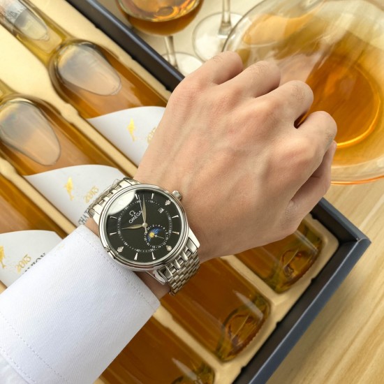 欧米茄 OMEGA 精品男士腕表,经典大三针搭载月相设计,尊贵大气,绅士风范,卓越品质,热卖全城。采用全自动机械机芯,顶级316精钢表壳,进口小牛皮表带,矿物质超强镜面,尺寸40*13 欧米茄 OMEGA 精品男士腕表,经典大三针搭载月相设计,尊贵大气,绅士风范,卓越品质,热卖全城。采用全自动机械机芯,顶级316精钢表壳,进口小牛皮表带,矿物质超强镜面,尺寸40*13