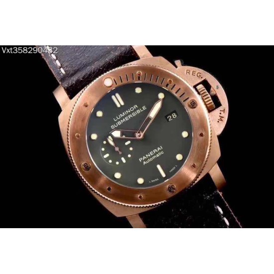 VS沛纳海 Pam382 升级V2啦！[色]。机芯功能升级：时针单独调时  通过时针调历。机芯背透 ：摆轮与正品一致 螺丝孔位95%以上接近正品。47mm，搭载自动上链机芯，大家常说硬汉风格什么的，我觉得青铜382才是最最硬汉的沛纳海，不光在造型上够钢猛，青铜材质更是在经过岁月洗礼后变得不一样，有经历，有故事，有一种沧桑感，这才是真正的硬汉！敢死队同款哦！商品规格:默认规格