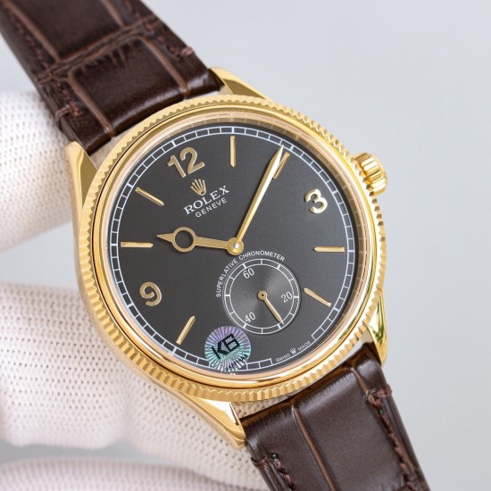 劳力士 ROLEX 恒动1908型,m52508-0006小秒型腕表,是劳力士几百年来第一款透底腕表,腕表尺寸:39mm,独家定制Cal.7140原装机芯,功能外表做到和原装一致;走时精准稳定性! 3. 红金技术,厚度达到包金一般的标准,腕表重量优化! 4.搭配意大利小牛皮,双褶扣,皮质柔软细腻更加贴合手腕给您带来舒适的佩戴感! 劳力士 ROLEX 恒动1908型,m52508-0006小秒型腕表,是劳力士几百年来第一款透底腕表,腕表尺寸:39mm,独家定制Cal.7140原装机芯,功能外表做到和原装一致;走时精准稳定性! 3. 红金技术,厚度达到包金一般的标准,腕表重量优化! 4.搭配意大利小牛皮,双褶扣,皮质柔软细腻更加贴合手腕给您带来舒适的佩戴感!