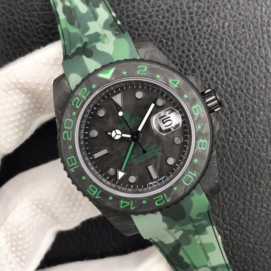 劳力士Rolex Daytona翡翠夜光全碳纤维GMT横空出世 这款获得天文台认证的首款全碳纤维GMT搭载2836全自动机械 蓝宝石抗刮损水晶镜面 碳纤维字面 完美复刻 原装同步橡树胶带 原装扣 更加柔软舒适 方便佩戴 爱不释手的劳力士GMT 品不完的一劳永逸!!! 劳力士Rolex Daytona翡翠夜光全碳纤维GMT横空出世 这款获得天文台认证的首款全碳纤维GMT搭载2836全自动机械 蓝宝石抗刮损水晶镜面 碳纤维字面 完美复刻 原装同步橡树胶带 原装扣 更加柔软舒适 方便佩戴 爱不释手的劳力士GMT 品不完的一劳永逸!!!