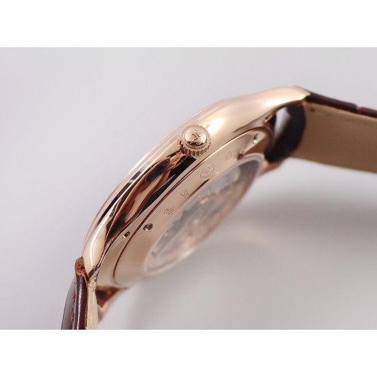 TW出品 积家超薄大师Q1288420系列腕表尺寸: 40mm x 8.0mm 316L精钢 蓝宝石镜面 牛皮表带 折叠扣 防水30米。机芯: 日本9015机芯改Cal.896机芯。TW工厂耗时长达十八个月 积家大师系列 终于出货 原版正品开模 TW不求速度力求把握好每一个细节 阴阳子母指针完全吻合原版设计(一半拉沙一半抛光) 圈口 中壳 底盖三件套同步原装版型 还原正品气质 字面金属放射纹路质感十足 蓝宝石玻璃通透叫板正品 TW出品必属精品,因为用心,所以专业(实力拍,实拍无P图) TW出品 积家超薄大师Q1288420系列腕表尺寸: 40mm x 8.0mm 316L精钢 蓝宝石镜面 牛皮表带 折叠扣 防水30米。机芯: 日本9015机芯改Cal.896机芯。TW工厂耗时长达十八个月 积家大师系列 终于出货 原版正品开模 TW不求速度力求把握好每一个细节 阴阳子母指针完全吻合原版设计(一半拉沙一半抛光) 圈口 中壳 底盖三件套同步原装版型 还原正品气质 字面金属放射纹路质感十足 蓝宝石玻璃通透叫板正品 TW出品必属精品,因为用心,所以专业(实力拍,实拍无P图)