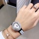 实拍 Cartier HYPNOSE系列腕表卡地亚椭圆双环交叠,演绎卡地亚柔美细腻的标志性风格。腕表灵动深邃,玫瑰金表壳镶嵌明亮式切割圆钻,太阳纹放射效果的表盘与剑形蓝钢指针,搭配鳄鱼皮带 典雅又唯美,再随机配送一条牛皮 30*26mm小号表款,搭配瑞士石英机芯,非常适合女性佩戴。 实拍 Cartier HYPNOSE系列腕表卡地亚椭圆双环交叠,演绎卡地亚柔美细腻的标志性风格。腕表灵动深邃,玫瑰金表壳镶嵌明亮式切割圆钻,太阳纹放射效果的表盘与剑形蓝钢指针,搭配鳄鱼皮带 典雅又唯美,再随机配送一条牛皮 30*26mm小号表款,搭配瑞士石英机芯,非常适合女性佩戴。