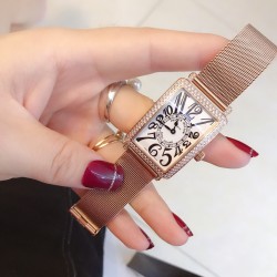 法兰克穆勒Franck muller 全新爆版长岛系列  经典时尚清晰数字面 女士潮流腕表  进口石英机芯  316L精钢表壳  精钢网贴手表带 本款腕表备受时尚女性喜爱 在不同的场合 映耀着她们各自的独特个性与迷人风华