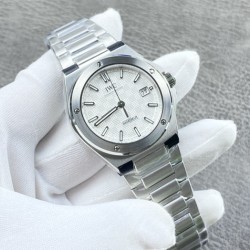 （严选）万国IWC 万国 工程师自动腕表40重磅亮相。表壳与表链经多层次拉丝工艺，抛光和缎面处理，表圈通过五颗多边形螺丝固定于表壳衬圈，并采用棋盘式表盘设计，盘面的网格图案，由冲压制作后做镀锌处理，配备一体式“H”型链节表链，直径40mm厚度10.8与正品一致，质感拉满，人体工程学设计，使其佩戴感更加舒适，客户定制的瑞士sw300原装全自动机械机芯，内置防磁软铁装置，保护腕表不受磁力干扰，为走时精准保驾护航，真正诠释了何为顶级复刻艺术，精益求精！v7厂出品，出货实拍