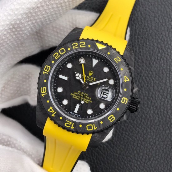 劳力士Rolex Daytona翡翠夜光全碳纤维GMT横空出世 这款获得天文台认证的首款全碳纤维GMT搭载2836全自动机械 蓝宝石抗刮损水晶镜面 碳纤维字面 完美复刻 原装同步橡树胶带 原装扣 更加柔软舒适 方便佩戴 爱不释手的劳力士GMT 品不完的一劳永逸!!! 劳力士Rolex Daytona翡翠夜光全碳纤维GMT横空出世 这款获得天文台认证的首款全碳纤维GMT搭载2836全自动机械 蓝宝石抗刮损水晶镜面 碳纤维字面 完美复刻 原装同步橡树胶带 原装扣 更加柔软舒适 方便佩戴 爱不释手的劳力士GMT 品不完的一劳永逸!!!