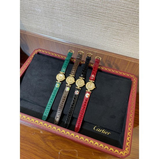 鳄鱼皮新品发布 奢华版满天星镶钻表盘卡地亚小旋风must de小金表vintage中古断货王，性价比高闭眼入。神仙颜值美绝trinity，小孩子才做选择，成年人都是all in![色]表径24mm，超薄厚度5.8mm，搭载瑞士石英机芯，罗马刻度奶油盘，简洁大两针，后镶天然美钻搭配鳄鱼皮表带更奢华超级闪。可仙可盐可甜，精致优雅上手绝美。时尚是一个经典的轮回～说不定今年的复古风，你就是走得最驾轻就熟的一个。推荐指数：⭐⭐⭐⭐⭐
