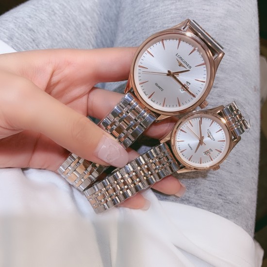 LONGINES】最新情侣款 原装进口石英机 316L精钢表壳 矿物质超强玻璃镜面 进口真牛皮表带/精钢表带 女款直径30mm厚8m男款直径40厚底8m LONGINES】最新情侣款 原装进口石英机 316L精钢表壳 矿物质超强玻璃镜面 进口真牛皮表带/精钢表带 女款直径30mm厚8m男款直径40厚底8m