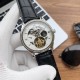 实物拍摄品牌：江诗丹顿 -Vacheron Constantin类型：[酷]男士腕表表壳：316精钢（做工优质）表带：进口真牛皮/316精钢（两种可选）机芯：高级定制全自动机械机芯（走时稳定）玻璃：高级强化镀膜镜面尺寸：直径41mm，厚度12.5mm