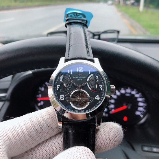 百达翡丽 -PATEK PHILIPPE T26 最新推出独特限量板：享誉全球！巧妙陀飞仑单独停秒设计，豪气十足 标显天工之作！大3针＋多功能全自动设计.绝仑手工鱼鱗批花机芯设计！精密的机械技术和独特设计的高级宛表.A全自动机械机芯  耐用年以上 100%生活防水！三杰自家拍摄！认准质量[色]A级折蝶扣！A级机芯！直径：46mm.厚度12mm  三杰精致推荐男士精品机械腕表 精致传承真实效果 SJ品质的保证