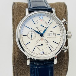 【IWS Factory2022推荐】IWC万.国波涛菲诺计时腕表！1⃣️尺寸42MM，厚度13.5MM，完美同步正品，表壳以精钢材质打造，通过细致的抛光打磨之后呈现出细腻光泽，表耳弧度自然，与表壳完美融合，线条流畅，光泽闪耀。2⃣️腕表内部搭载丹东7750改4601自动机械机芯，实现所有功能与原装一致，密底设计，周年纪念徽标镌刻表底，采用意大利小牛皮搭配针扣，简单配戴，上手效果极佳！IWS Factory匠心力作 IWC波涛计时，生动诠释柏涛菲诺永不落幕的经典，欢迎各路表友品鉴！
