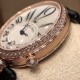 实拍 Breguet-宝玑那不勒斯皇后系列! 史上最强最美 超薄 最新升级版本 绝对值得拥有的一款 正品一致的拉丁料绢表带 蓝宝石拱桥弧形玻璃 表盘用天然白色珍珠母贝 阿拉伯数字时符 经典的蓝钢宝玑指针 6点位设有一颗水滴形钻石 机芯是586/1自动上链机 我们一直正品完美复刻 那不勒斯皇后款 绝对的女神气质名媛款 最重要的是百搭得来不失少女心 必入款❗带上一秒变女神,各种派对,晚会,聚会,约会,发布会,让你BlingBling。 实拍 Breguet-宝玑那不勒斯皇后系列! 史上最强最美 超薄 最新升级版本 绝对值得拥有的一款 正品一致的拉丁料绢表带 蓝宝石拱桥弧形玻璃 表盘用天然白色珍珠母贝 阿拉伯数字时符 经典的蓝钢宝玑指针 6点位设有一颗水滴形钻石 机芯是586/1自动上链机 我们一直正品完美复刻 那不勒斯皇后款 绝对的女神气质名媛款 最重要的是百搭得来不失少女心 必入款❗带上一秒变女神,各种派对,晚会,聚会,约会,发布会,让你BlingBling。
