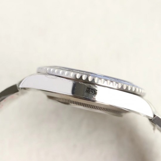 顶级做工KS出品:GMT、劳力士 黑绿水鬼 不断提高复刻效果,ROLEX劳力士 SUB水鬼 !精钢不断改进的钻研精神,特别是五大神器的业界认可,目前销量一直成上升趋势!【尺寸】直径40mm【表镜】抗刮损蓝水晶玻璃,防反光凸透式放大日历窗【表壳】上链表冠,旋入式三扣锁三重防水系统【机芯】稳定复刻2836、36改3135自动机械机芯、【表带】蚝式三节表链【表扣】40x13mm,2836自动机械机芯,蓝宝石镜面,超强夜光,折叠扣,防水大于100米 顶级做工KS出品:GMT、劳力士 黑绿水鬼 不断提高复刻效果,ROLEX劳力士 SUB水鬼 !精钢不断改进的钻研精神,特别是五大神器的业界认可,目前销量一直成上升趋势!【尺寸】直径40mm【表镜】抗刮损蓝水晶玻璃,防反光凸透式放大日历窗【表壳】上链表冠,旋入式三扣锁三重防水系统【机芯】稳定复刻2836、36改3135自动机械机芯、【表带】蚝式三节表链【表扣】40x13mm,2836自动机械机芯,蓝宝石镜面,超强夜光,折叠扣,防水大于100米