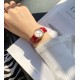 别致的红色鳄鱼皮表带红色的艳丽与时尚的玫瑰金完美融合。RF新款伯爵小号26mmLimelight Gala系列的女性钻石手表是绝对诱惑的标志,表盘独特的6与9的造型,混合艺术,设计和珠宝,他们赞扬充满活力和大胆女性气质。在伯爵的眼里,每一位演绎人生故事的女主角,都注定拥有出众魅力!别出心裁,不断进阶超越。尺寸:26mm 机芯:瑞士朗达机芯 玻璃:蓝宝石镜面 皮带:美洲鳄鱼皮 别致的红色鳄鱼皮表带红色的艳丽与时尚的玫瑰金完美融合。RF新款伯爵小号26mmLimelight Gala系列的女性钻石手表是绝对诱惑的标志,表盘独特的6与9的造型,混合艺术,设计和珠宝,他们赞扬充满活力和大胆女性气质。在伯爵的眼里,每一位演绎人生故事的女主角,都注定拥有出众魅力!别出心裁,不断进阶超越。尺寸:26mm 机芯:瑞士朗达机芯 玻璃:蓝宝石镜面 皮带:美洲鳄鱼皮