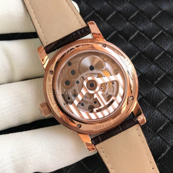 积家 大师系列 5082420(全自动真陀飞轮)2017日内瓦钟表全新推出积家Tourbillon陀飞轮系列腕表 这枚陀飞轮具有优雅的外观和精湛的工艺 表径42m 透过蓝宝石水晶玻璃底盖可一览积家全自动真陀飞轮机械机芯的律动之美 机芯以每一个28800次振频运转 积家 大师系列 5082420(全自动真陀飞轮)2017日内瓦钟表全新推出积家Tourbillon陀飞轮系列腕表 这枚陀飞轮具有优雅的外观和精湛的工艺 表径42m 透过蓝宝石水晶玻璃底盖可一览积家全自动真陀飞轮机械机芯的律动之美 机芯以每一个28800次振频运转