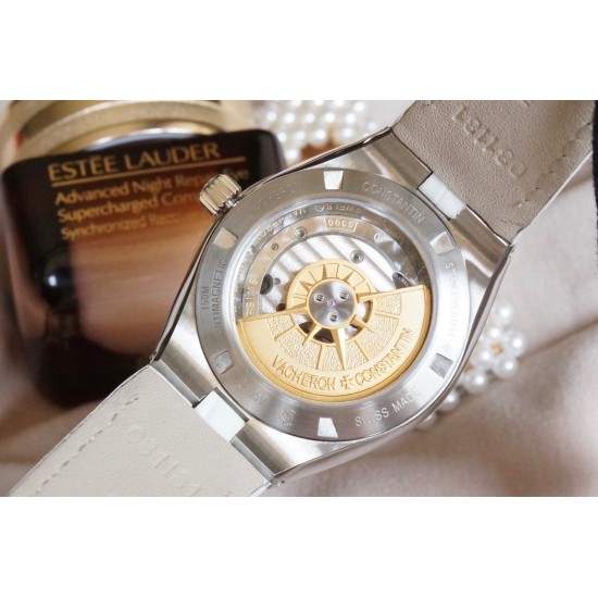 Vacheron Constantin江诗丹顿纵横四海系列OVERSEAS女款小号型2300v/2305v【表壳】表径3610.8mm 同步原装 质感细腻大方 蓝宝石镜面【字面】表盘经旭日纹缎面拉丝工艺处理 深邃优雅 18k金时标均带白色夜光涂层【机芯】CITIZEN8系列改Cal.5300机芯(机芯稳定零返修 )后原装18k纳米镀金质摆陀【表带扣】半马其他十字三片折叠式表扣 进口牛皮表带越欣赏 越懂欣赏 Vacheron Constantin江诗丹顿纵横四海系列OVERSEAS女款小号型2300v/2305v【表壳】表径3610.8mm 同步原装 质感细腻大方 蓝宝石镜面【字面】表盘经旭日纹缎面拉丝工艺处理 深邃优雅 18k金时标均带白色夜光涂层【机芯】CITIZEN8系列改Cal.5300机芯(机芯稳定零返修 )后原装18k纳米镀金质摆陀【表带扣】半马其他十字三片折叠式表扣 进口牛皮表带越欣赏 越懂欣赏
