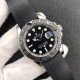 2019新款游艇到货，劳力士ROLEX游艇名仕型 装载2836机芯，双向旋转60分钟刻度外圈配哑黑色Cerachrom陶质圈口，凸显抛光立体数字！新款时针增大，分针缩细，增强了可读性。新款Pyesterflex橡胶表带亦配备蚝式保险扣，人性化二级可剪设计，佩戴稳固从而更加舒适！字面刻度填充进口Chromalight长效果蓝色物料！原装保护胶罩，超级复刻，只有少量，速度要快，动作要帅[机智]现下单外赠一副橡胶表带。