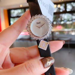 伯爵-PIAGET 全新高级珠宝系列，18K白金.玫瑰金，镶饰24颗马眼型切割美钻（约3.84克拉）是高级珠宝制作的一大挑战；钻石散发的耀眼光芒，皮带采用轻柔的缎面材质，与钻石造型形成优雅对比。原装尺寸31X7.8mm