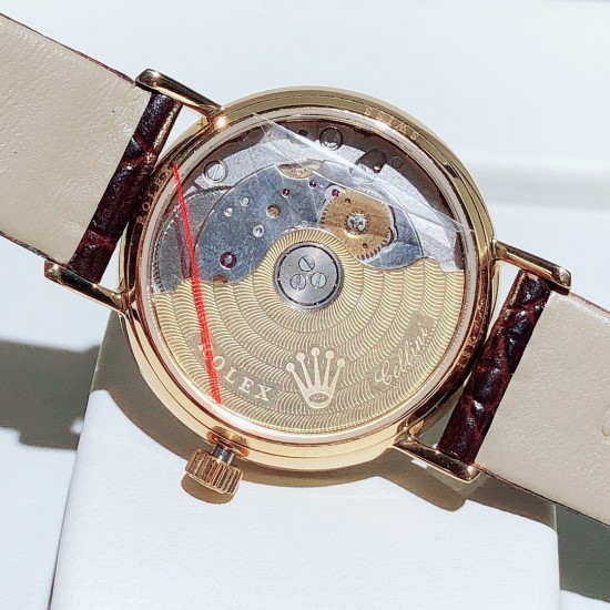 实拍 劳力士2020新品女性腕表 高级腕表ROLEX,一见倾心。劳力士切利尼女款奢华版惊艳上市,表面镶嵌12颗施洛华世奇彩钻,蕴意生命多姿多彩。表盘32尺寸,适配所有女神的手腕。手表搭载进口9015机芯,厚度仅为8毫米,足够薄,让您佩戴更舒适! 实拍 劳力士2020新品女性腕表 高级腕表ROLEX,一见倾心。劳力士切利尼女款奢华版惊艳上市,表面镶嵌12颗施洛华世奇彩钻,蕴意生命多姿多彩。表盘32尺寸,适配所有女神的手腕。手表搭载进口9015机芯,厚度仅为8毫米,足够薄,让您佩戴更舒适!