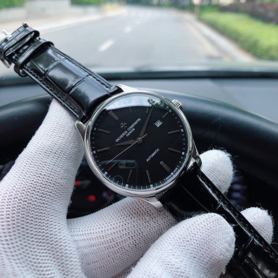 SJ出品 江诗丹顿 Vacheron Constantin Z2 精品男士腕表,经典大三针搭载双日历设计,尊贵大气,绅士风范,卓越品质,热卖全城。采用全自动机械机芯,顶级316精钢表壳,进口小牛皮表带,矿物质超强镜面,尺寸40*12 三杰为你精致推荐男士精品机械腕表 精致传承真实效果 SJ品质的保证 SJ出品 江诗丹顿 Vacheron Constantin Z2 精品男士腕表,经典大三针搭载双日历设计,尊贵大气,绅士风范,卓越品质,热卖全城。采用全自动机械机芯,顶级316精钢表壳,进口小牛皮表带,矿物质超强镜面,尺寸40*12 三杰为你精致推荐男士精品机械腕表 精致传承真实效果 SJ品质的保证