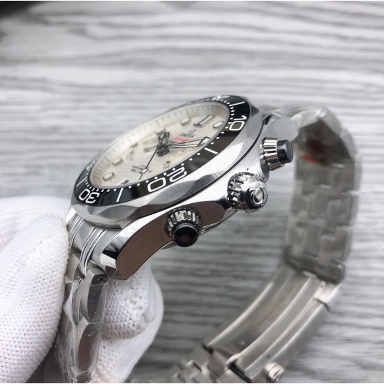 欧米茄 OMEGA R6 全新海系马列300m计时士男腕表 市面目前高最版本的计时腕表1:表壳拉身砂细腻洁白光亮斜边抛弧光度倒角与正一品致2: 搭载复刻米欧茄9900计机时芯,904精表钢壳44毫米 ,天进然口橡胶表带,3: 搭配饰以白色珐琅潜水刻度陶瓷表圈,让探索与众不同4:镜采面用进口蓝宝石,硬度高、抗刮损,效无果比通透5:表盘采用蓝(黑)色陶瓷打造而成饰以激光雕刻波浪图案 与镂空指针和白色珐琅潜水刻度相应成趣,诠释海洋魅力。 欧米茄 OMEGA R6 全新海系马列300m计时士男腕表 市面目前高最版本的计时腕表1:表壳拉身砂细腻洁白光亮斜边抛弧光度倒角与正一品致2: 搭载复刻米欧茄9900计机时芯,904精表钢壳44毫米 ,天进然口橡胶表带,3: 搭配饰以白色珐琅潜水刻度陶瓷表圈,让探索与众不同4:镜采面用进口蓝宝石,硬度高、抗刮损,效无果比通透5:表盘采用蓝(黑)色陶瓷打造而成饰以激光雕刻波浪图案 与镂空指针和白色珐琅潜水刻度相应成趣,诠释海洋魅力。