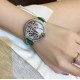 卡地亚 Cartier Ballon Bleu 蓝气球豹子系列腕表。316L精钢材质,瑞士石英机芯,瑰丽的腕表上搭配方形并缀有阳光放射纹的表盘,饰以密镶满钻的猎豹造型,豹脸的上方闪耀着电气石眼睛、黑漆斑纹以及时间显示因应移动上盖而显现或隐藏,如气球般轻盈、如蓝宝石般湛蓝,百搭典雅、奢华极致你值得拥有!!尺寸36mm*12mm。 卡地亚 Cartier Ballon Bleu 蓝气球豹子系列腕表。316L精钢材质,瑞士石英机芯,瑰丽的腕表上搭配方形并缀有阳光放射纹的表盘,饰以密镶满钻的猎豹造型,豹脸的上方闪耀着电气石眼睛、黑漆斑纹以及时间显示因应移动上盖而显现或隐藏,如气球般轻盈、如蓝宝石般湛蓝,百搭典雅、奢华极致你值得拥有!!尺寸36mm*12mm。