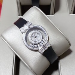 实拍 (蝴蝶结)chopard-happy Sport 萧邦HAPPY DIAMONDS系列快乐钻 腕表蓝宝石玻璃镜面 原厂瑞士石英机芯 镜面内自由滑动快乐钻 钻石围绕表盘回旋起舞 制作精巧双层透明跳跃时尚的设计风格，完美女性的前卫、大方、秀气的特质，内、外蓝宝石玻璃 ，微型按调EAT瑞士石英机，表壳直径约28mm