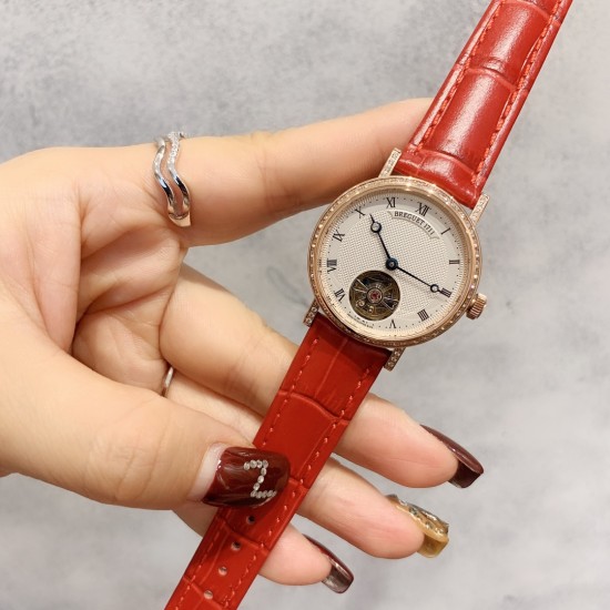 2019首推女表⚠️宝玑-Breguet 流金岁月系列搭配陀飞轮机械机芯，蓝宝石玻璃镜面，表壳直径约32mm10mm高贵优雅  尽显女王风范