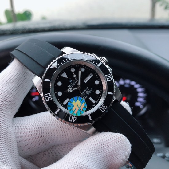 SJ出品 【品牌】劳力士--ROLEX 【类型】男士腕表 Y8【机芯】全自动机械机芯【材质】316L精钢表壳【表镜】矿物强化玻璃镜面【皮质】胶带/钢带(可选)【尺寸】直径40mm 厚度12mm【特性】潜航者系列,专门为潜水爱好者所设计的产品,时尚硬朗,个性独特 三杰精致推荐男士机械腕表 SJ为你精心挑选超真实实物图拍摄 SJ出品 【品牌】劳力士--ROLEX 【类型】男士腕表 Y8【机芯】全自动机械机芯【材质】316L精钢表壳【表镜】矿物强化玻璃镜面【皮质】胶带/钢带(可选)【尺寸】直径40mm 厚度12mm【特性】潜航者系列,专门为潜水爱好者所设计的产品,时尚硬朗,个性独特 三杰精致推荐男士机械腕表 SJ为你精心挑选超真实实物图拍摄