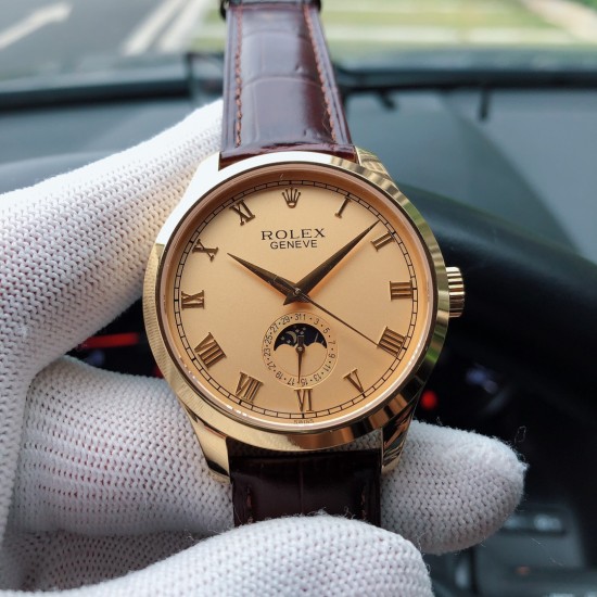 SJ出品 Rolex 劳力士 R33 新款休闲腕表(男士升级版真月相功能腕表系列),采用316精钢表壳、蓝宝石玻璃、 意大利进口小牛皮,原装针扣。日历和月相所有功能和原装机芯一致机芯改装复刻原装瑞士2824➖2全自动机芯(6位真日历与24小时日月星辰功能),振频:28800每小时振荡次数动力储备,具备超强防水功能。表里如一,独具匠心。三杰精致推荐男士机械腕表 SJ为你精心打造超真实实物图拍摄 SJ出品 Rolex 劳力士 R33 新款休闲腕表(男士升级版真月相功能腕表系列),采用316精钢表壳、蓝宝石玻璃、 意大利进口小牛皮,原装针扣。日历和月相所有功能和原装机芯一致机芯改装复刻原装瑞士2824➖2全自动机芯(6位真日历与24小时日月星辰功能),振频:28800每小时振荡次数动力储备,具备超强防水功能。表里如一,独具匠心。三杰精致推荐男士机械腕表 SJ为你精心打造超真实实物图拍摄