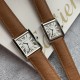 实拍【精品升级版】卡地亚超薄坦克Cartier Tank Solo系列,一款百搭性价比又高的手表 进口瑞士石英机芯,圆珠形表冠,镶嵌一颗凸圆形合成尖晶石,镀银珠光表盘,罗马数字时标,剑形蓝钢指针,蓝宝石水晶镜面,搭配进口牛皮表带,多颜色可搭配。直径:小号2431mm,中号2734mm。佩戴舒适柔软服帖,上手显得高贵又典雅,很气质很女人独家货源。 实拍【精品升级版】卡地亚超薄坦克Cartier Tank Solo系列,一款百搭性价比又高的手表 进口瑞士石英机芯,圆珠形表冠,镶嵌一颗凸圆形合成尖晶石,镀银珠光表盘,罗马数字时标,剑形蓝钢指针,蓝宝石水晶镜面,搭配进口牛皮表带,多颜色可搭配。直径:小号2431mm,中号2734mm。佩戴舒适柔软服帖,上手显得高贵又典雅,很气质很女人独家货源。