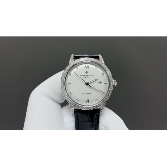 百达翡丽-PATEK PHILIPPE-火热新款式,新款锅盖,耗时长达8个月!超薄男士自动机械腕表,采用进口原装9015机芯,每小时振频28800次,零返修质量,直径40mm原装尺寸,超薄工艺8mm,锅盖玻璃材质!超强防水50米!专柜同款,一比一复刻!带上他锋芒尽显,气派不凡!耀眼光辉,永恒尊贵。⚠️请认准专业独家品质!欢迎转载 百达翡丽-PATEK PHILIPPE-火热新款式,新款锅盖,耗时长达8个月!超薄男士自动机械腕表,采用进口原装9015机芯,每小时振频28800次,零返修质量,直径40mm原装尺寸,超薄工艺8mm,锅盖玻璃材质!超强防水50米!专柜同款,一比一复刻!带上他锋芒尽显,气派不凡!耀眼光辉,永恒尊贵。⚠️请认准专业独家品质!欢迎转载