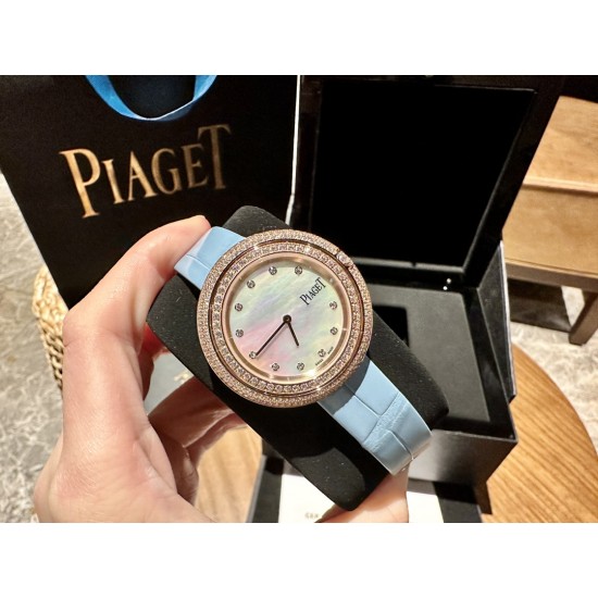 伯爵“时来运转”顶级奢侈品入门款第一眼看到它的时候我一眼就中,首先是外观设计足够百搭,旋转式表圈可自由转动,外层一圈可来回转动 很有寓意、一起“转动,遇见非凡”。百搭中号34尺寸!上手很秀气,彩色鳄鱼皮可轻松拆卸 看上去就高端,机芯采用瑞士进口石英机芯,螺旋式表圈316L精钢打磨抛光 表面光亮如镜、表盘内圈钻石刻度 11颗⭕️圆形美钻、外圈42颗圆形美钻 伯爵“时来运转”顶级奢侈品入门款第一眼看到它的时候我一眼就中,首先是外观设计足够百搭,旋转式表圈可自由转动,外层一圈可来回转动 很有寓意、一起“转动,遇见非凡”。百搭中号34尺寸!上手很秀气,彩色鳄鱼皮可轻松拆卸 看上去就高端,机芯采用瑞士进口石英机芯,螺旋式表圈316L精钢打磨抛光 表面光亮如镜、表盘内圈钻石刻度 11颗⭕️圆形美钻、外圈42颗圆形美钻