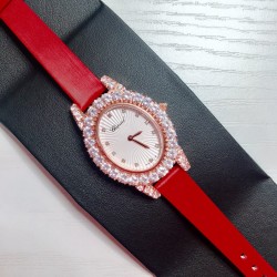 ❤️实拍 萧邦新款 LHEURE DU DIAMANT MEDIUM OVAL 此款LHeure du Diamant 椭圆形切割雕纹镶钻表盘 环以点缀钻石的表圈 优雅气韵 时尚风格和萧邦精湛的手工艺尽显无遗 光华耀目