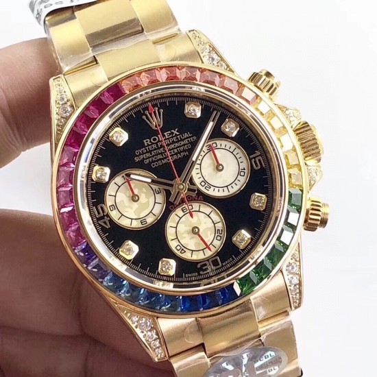 ROLEX 劳力士 彩虹拿一表难求!镶嵌根据原厂颜色渐变过渡最协调的36颗宝石进行优化处理,高度、角度一致,折射效果非常漂亮。蓝宝石透彻效果镜面,抛光打磨精湛细腻! ROLEX 劳力士 彩虹拿一表难求!镶嵌根据原厂颜色渐变过渡最协调的36颗宝石进行优化处理,高度、角度一致,折射效果非常漂亮。蓝宝石透彻效果镜面,抛光打磨精湛细腻!