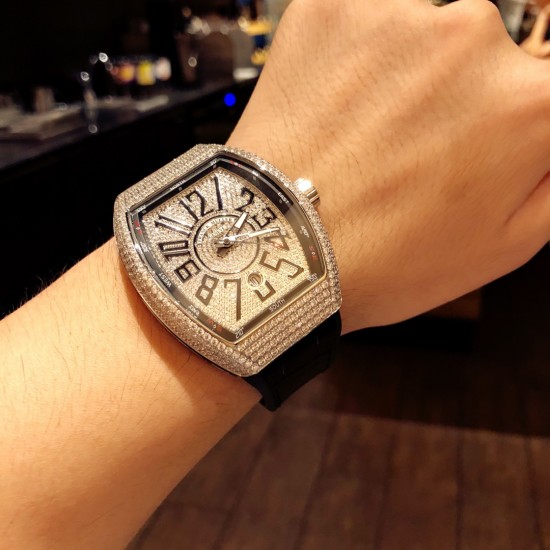 Ⓜ️Ⓜ️法兰克穆勒 ️ V45满天星 SC DT系列 54*42mm 日本9015机芯 蓝光镀膜玻璃 意大利牛皮表带底部橡胶 可搭配美洲鳄鱼皮 折叠原装扣 糅合商务设计风格 中间完美弧线夹层设计 Ⓜ️Ⓜ️法兰克穆勒 ️ V45满天星 SC DT系列 54*42mm 日本9015机芯 蓝光镀膜玻璃 意大利牛皮表带底部橡胶 可搭配美洲鳄鱼皮 折叠原装扣 糅合商务设计风格 中间完美弧线夹层设计