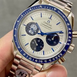 OMEGA 欧米茄 超霸系列！310.32.42.50.02.001“满配版”史努比50周年纪念腕表本次V4版本具体升级如下：1：表壳两侧的倒角以及拉丝打磨均做到和原版一致。2：圈口的陶瓷圈做工颜色均跟原版一致。3：机芯采用3861手动上链跟原版一致，机芯经过多方面升级改良比之前更加稳定。4：此次钢带款是按照国外官网原版开模打造，真正做到1比1对版。5：附带至臻天文台认证卡，同步感应直达官网对应表款！N1出品、带你进入最完美史努比太空遨游！