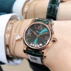 实拍 原单工厂品质 【欧洲版本全球限量款】【30mm】萧邦HAPPYDIAMONDS系列，翡翠绿来啦！都说男戴万国女戴萧邦 有金（进）有钻（赚）寓意也很好。表盘内的钻石滚珠可自由滑行转动，5钻时来运转 财运滚滚。绿色美洲鳄鱼皮 这个绿色简直不要太好看了  表盘30mm大小 一种半钢半金，一种全玫瑰金，蓝宝石三层玻璃镜面，自动上链机械机芯。