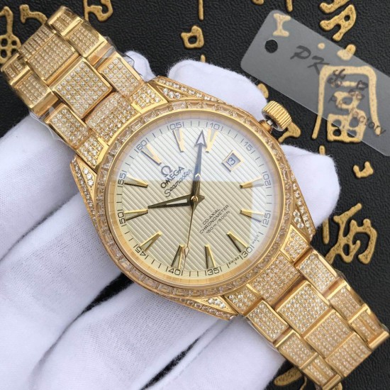 新款首发土豪金欧米茄海马系列情侣机械表满天星镶钻电镀18K金 纯手工镶嵌而成,采用施华洛世奇水晶钻石,金光闪闪发亮,高端大气,男尺寸40mm、厚度10mm,女30mm、厚度10mm,男款:瑞士2824机芯,女款:2671瑞士机芯,性能稳定 零返俢 蓝宝石玻璃镜面 316L精钢做工精致完美,质量保证! 新款首发土豪金欧米茄海马系列情侣机械表满天星镶钻电镀18K金 纯手工镶嵌而成,采用施华洛世奇水晶钻石,金光闪闪发亮,高端大气,男尺寸40mm、厚度10mm,女30mm、厚度10mm,男款:瑞士2824机芯,女款:2671瑞士机芯,性能稳定 零返俢 蓝宝石玻璃镜面 316L精钢做工精致完美,质量保证!