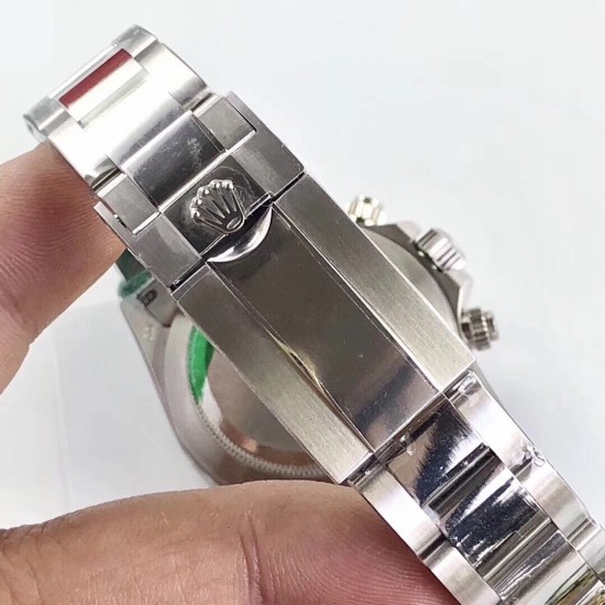 ROLEX 劳力士 彩虹拿一表难求!镶嵌根据原厂颜色渐变过渡最协调的36颗宝石进行优化处理,高度、角度一致,折射效果非常漂亮。蓝宝石透彻效果镜面,抛光打磨精湛细腻! ROLEX 劳力士 彩虹拿一表难求!镶嵌根据原厂颜色渐变过渡最协调的36颗宝石进行优化处理,高度、角度一致,折射效果非常漂亮。蓝宝石透彻效果镜面,抛光打磨精湛细腻!