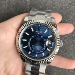 少量到货[色][色]N厂新品劳力士Rolex Sky-Dweller 天行者！【表壳】尺寸42MM，沉稳可靠、雍容大度！表圈采用劳力士Ring Command三角坑纹，旋转外圈可调转月份功能！抗刮损蓝宝石水晶，防反光凸透式放大日历窗【表带:】(蚝式钢)，蚝式，三排链节 蚝式摺扣配5毫米易调链节伸展系统【表盘】放射太阳纹理，刻度12小窗口红点月         份显示【机芯】搭载全自动机械9001机芯【功能】日期显示    月份显示   年历显示          双时区