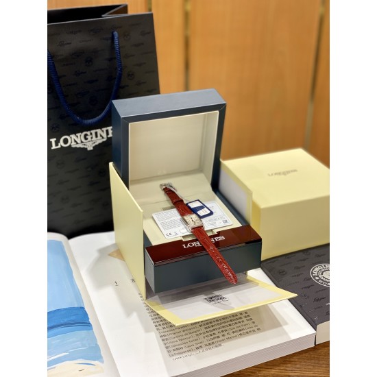 鳄鱼皮瑞士石英到货!浪琴表黛绰维纳20.80 X 32.00mm 石英女士腕表!瑞士石英,蓝宝石玻璃,鳄鱼皮表带,浪琴排名皇后级别的当属黛绰维纳系列女表 以意大利语中的Dolce Vita为名 寓意甜美生活 寓意意式生活邂逅现代浪漫 通过几何线条与柔美曲线塑造出现代优雅与妩媚姿态 银色表盘的雕花、以及蓝钢指针等精致细节都烘托出佩戴者纯正的优雅与贵气 ! 鳄鱼皮瑞士石英到货!浪琴表黛绰维纳20.80 X 32.00mm 石英女士腕表!瑞士石英,蓝宝石玻璃,鳄鱼皮表带,浪琴排名皇后级别的当属黛绰维纳系列女表 以意大利语中的Dolce Vita为名 寓意甜美生活 寓意意式生活邂逅现代浪漫 通过几何线条与柔美曲线塑造出现代优雅与妩媚姿态 银色表盘的雕花、以及蓝钢指针等精致细节都烘托出佩戴者纯正的优雅与贵气 !