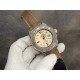 Diw新作勞力士超限量中东版 GMT-MASTER II Diw团队重新制作了碳纤维表壳,同时包含表圈、面盘等零件也全都是碳纤维材质,其中碳纤维表圈上数字刻度首次采用全新碳纤维植丁技术(非填油)塑造丰富视觉层次,质感细腻。透视底盖可清楚展示正反快速调日历的劳力士专属cal.3186机芯。搭配柔软魔术贴表带和一体碳纤维表扣。首批量产提供4种颜色表盘可选,5种不同颜色风格表带。 Diw新作勞力士超限量中东版 GMT-MASTER II Diw团队重新制作了碳纤维表壳,同时包含表圈、面盘等零件也全都是碳纤维材质,其中碳纤维表圈上数字刻度首次采用全新碳纤维植丁技术(非填油)塑造丰富视觉层次,质感细腻。透视底盖可清楚展示正反快速调日历的劳力士专属cal.3186机芯。搭配柔软魔术贴表带和一体碳纤维表扣。首批量产提供4种颜色表盘可选,5种不同颜色风格表带。