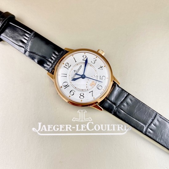 JAEGER-LECOULTRE积家女款RENDEZ-VOUS约会系列。尺寸：29mm搭载日本进口全自动机械机芯  正品版本机芯主版  功能：日夜星晨、时分秒显示功能 ，展现出昼的灿烂与夜的浪漫(刚刚的相遇，[玫瑰]刚刚的缘分，[爱心]刚刚的时间，愿幸福快乐与您相伴)