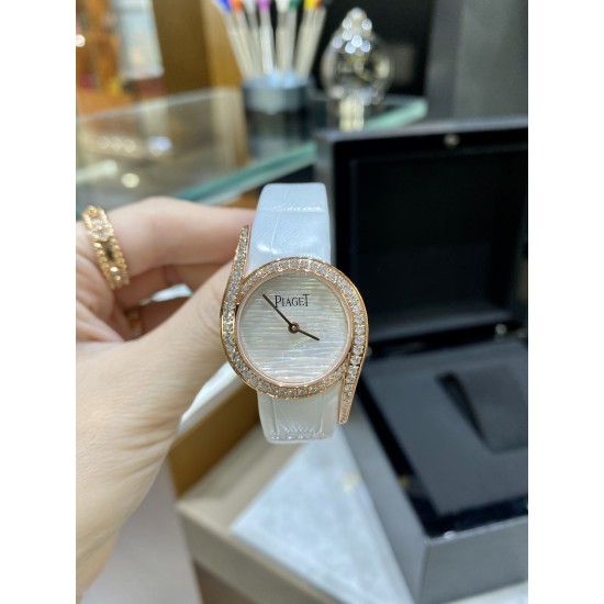 RF厂伯爵新款小号26mm。Limelight Gala系列的女性钻石手表是绝对诱惑的标志,表盘独特的6与9的造型,混合艺术,设计和珠宝,他们赞扬充满活力和大胆女性气质。在伯爵的眼里,每一位演绎人生故事的女主角,都注定拥有出众魅力!别出心裁,不断进阶超越。尺寸26mm 机芯:瑞士朗达机芯 玻璃:蓝宝石镜面 皮带:美洲鳄鱼皮 RF厂伯爵新款小号26mm。Limelight Gala系列的女性钻石手表是绝对诱惑的标志,表盘独特的6与9的造型,混合艺术,设计和珠宝,他们赞扬充满活力和大胆女性气质。在伯爵的眼里,每一位演绎人生故事的女主角,都注定拥有出众魅力!别出心裁,不断进阶超越。尺寸26mm 机芯:瑞士朗达机芯 玻璃:蓝宝石镜面 皮带:美洲鳄鱼皮