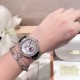 实拍 积家-Jaeger-LeCoultre DAZZLING RENDEZ- VOUS MOON约会系列月相珠宝腕表月之女神,是浪漫与柔美的象征,她掌管着大自然中的潮起潮落和季节更替,是艺术家与诗人们的灵感源泉,在温润莹亮的白色珍珠母贝映衬下,晶莹璀璨的钻石散发出夜空般的静谧之美,表圈镶嵌108颗 钻石,组成两个环绕表壳的同心圆。由36颗以爪镶工艺镶嵌的 钻石组成的外圈,为光芒闪耀的表圈营造出轻盈美妙的质感,尺寸36mm的精钢表壳搭配进口瑞士石英,采用蓝宝石水晶玻璃。 实拍 积家-Jaeger-LeCoultre DAZZLING RENDEZ- VOUS MOON约会系列月相珠宝腕表月之女神,是浪漫与柔美的象征,她掌管着大自然中的潮起潮落和季节更替,是艺术家与诗人们的灵感源泉,在温润莹亮的白色珍珠母贝映衬下,晶莹璀璨的钻石散发出夜空般的静谧之美,表圈镶嵌108颗 钻石,组成两个环绕表壳的同心圆。由36颗以爪镶工艺镶嵌的 钻石组成的外圈,为光芒闪耀的表圈营造出轻盈美妙的质感,尺寸36mm的精钢表壳搭配进口瑞士石英,采用蓝宝石水晶玻璃。